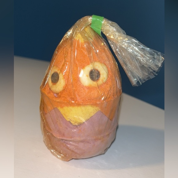 Older Lush Bathbombs! Discontinued items - Picture 3 of 4